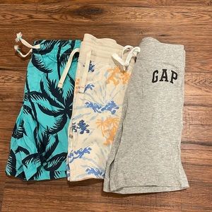 Boys size 5 Gap shorts Bundle